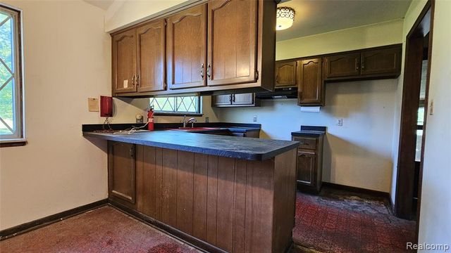 10026 Stinchfield Woods Road, Pinckney, MI 48169