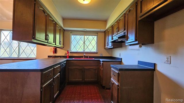 10026 Stinchfield Woods Road, Pinckney, MI 48169