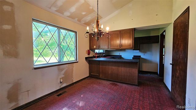 10026 Stinchfield Woods Road, Pinckney, MI 48169