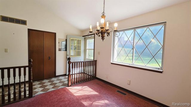 10026 Stinchfield Woods Road, Pinckney, MI 48169