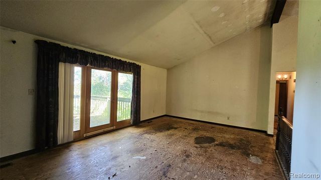 10026 Stinchfield Woods Road, Pinckney, MI 48169