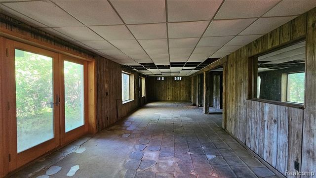 10026 Stinchfield Woods Road, Pinckney, MI 48169