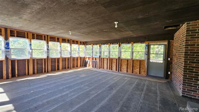 10026 Stinchfield Woods Road, Pinckney, MI 48169