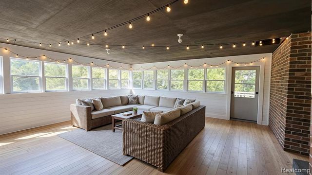 10026 Stinchfield Woods Road, Pinckney, MI 48169