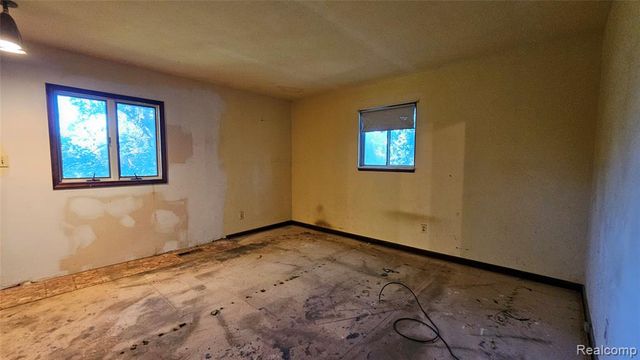 10026 Stinchfield Woods Road, Pinckney, MI 48169