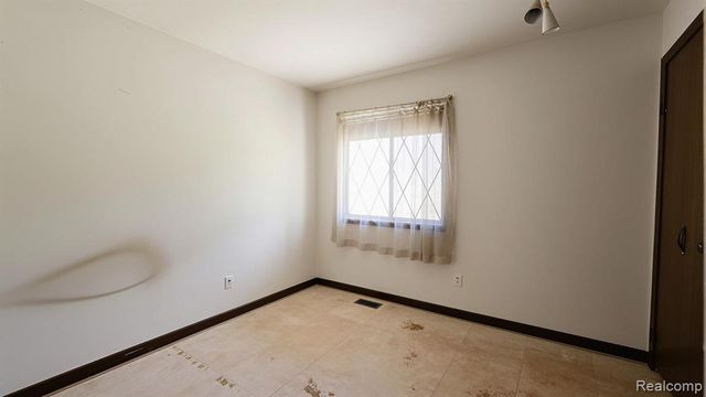10026 Stinchfield Woods Road, Pinckney, MI 48169
