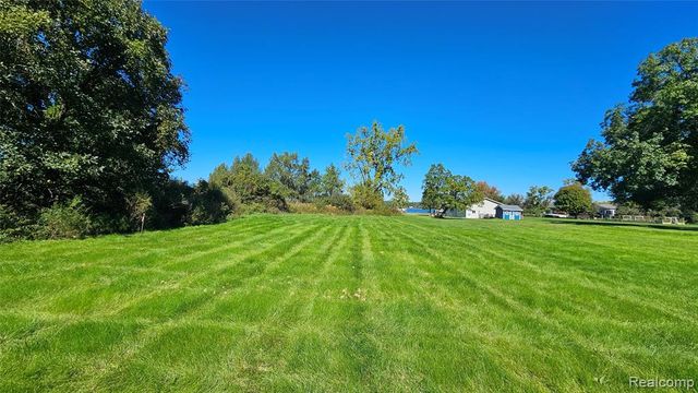 10026 Stinchfield Woods Road, Pinckney, MI 48169