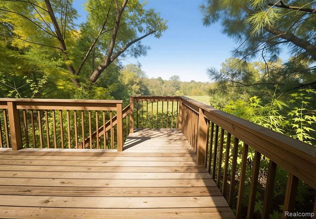10026 Stinchfield Woods Road, Pinckney, MI 48169