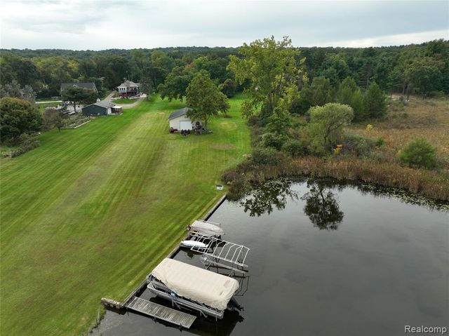 10026 Stinchfield Woods Road, Pinckney, MI 48169