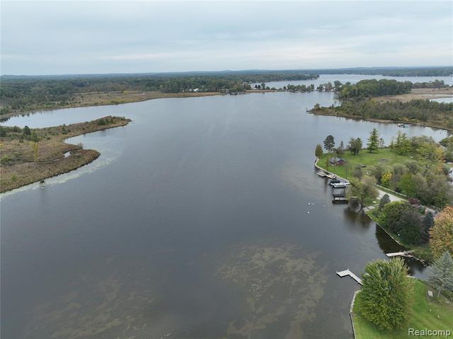 10026 Stinchfield Woods Road, Pinckney, MI 48169