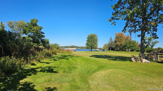 10026 Stinchfield Woods Road, Pinckney, MI 48169