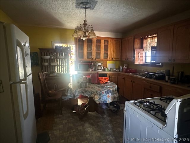 24215 B Street, Schulter, OK 74437