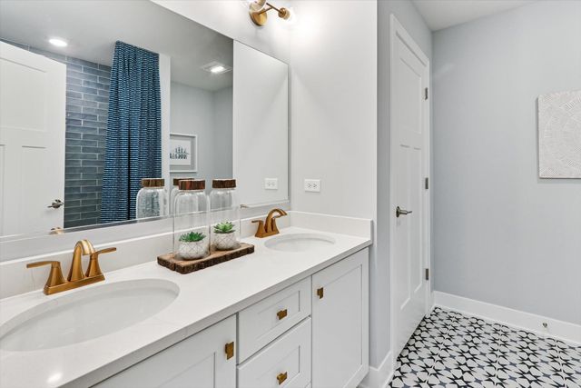 41 River Highlands Drive, Hawthorn Woods, IL 60047