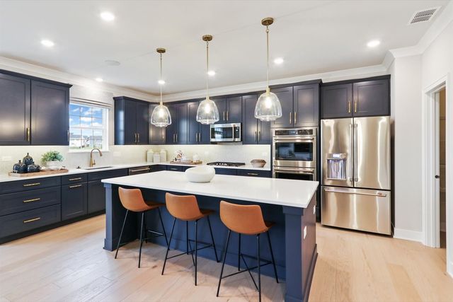 41 River Highlands Drive, Hawthorn Woods, IL 60047