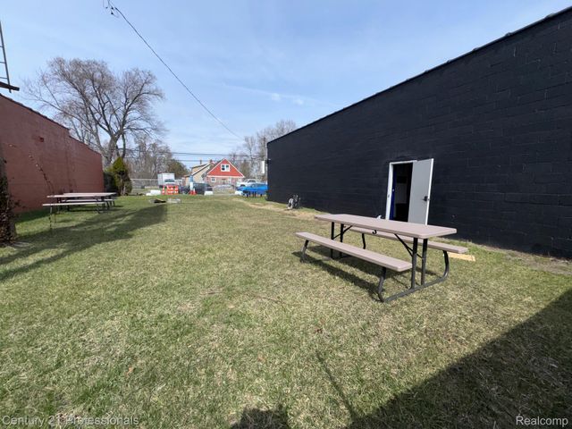 1647 E 7 Mile Road, Detroit, MI 48203