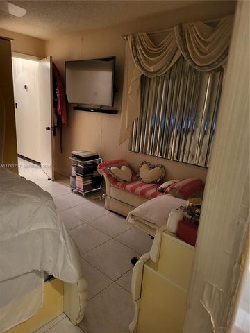 6771 NW 199th Terrace, Hialeah, FL 33015