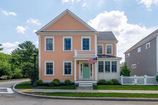 2 Eighteenth Dr, Franklin, MA 02038