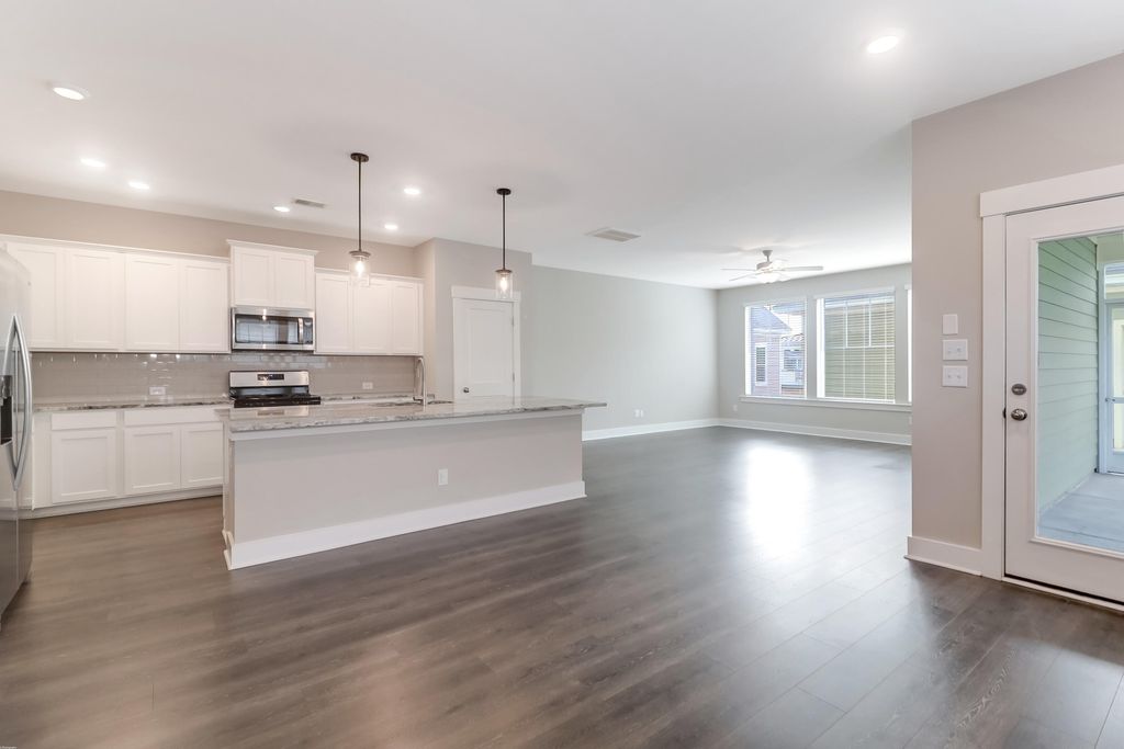 Image 10 of property listing at 162 Callibluff Drive, Summerville, SC 29486