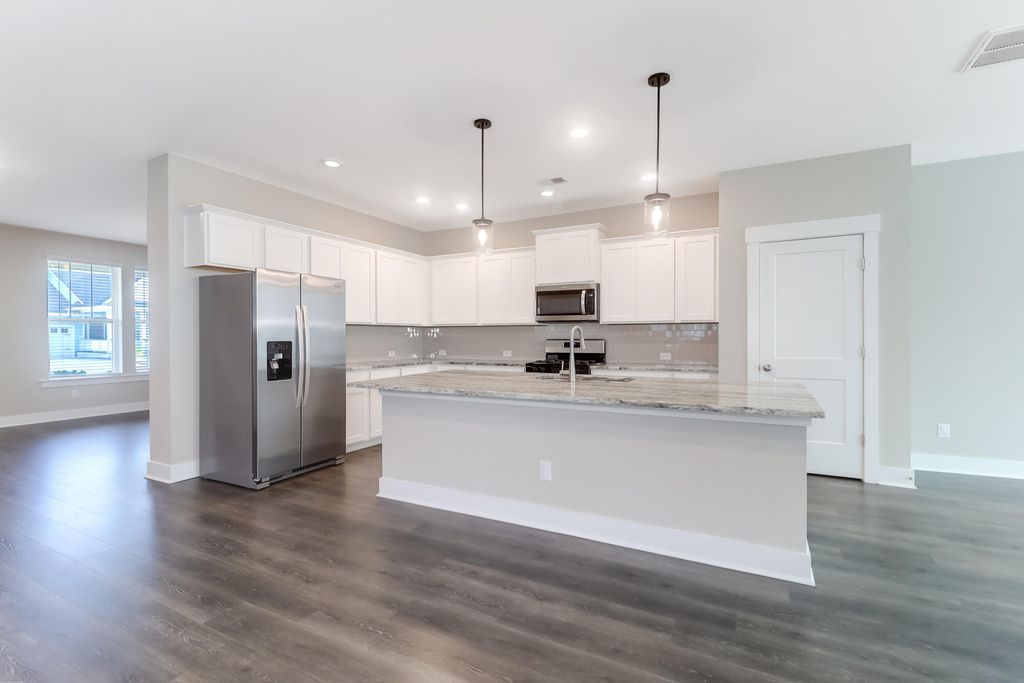 Image 11 of property listing at 162 Callibluff Drive, Summerville, SC 29486