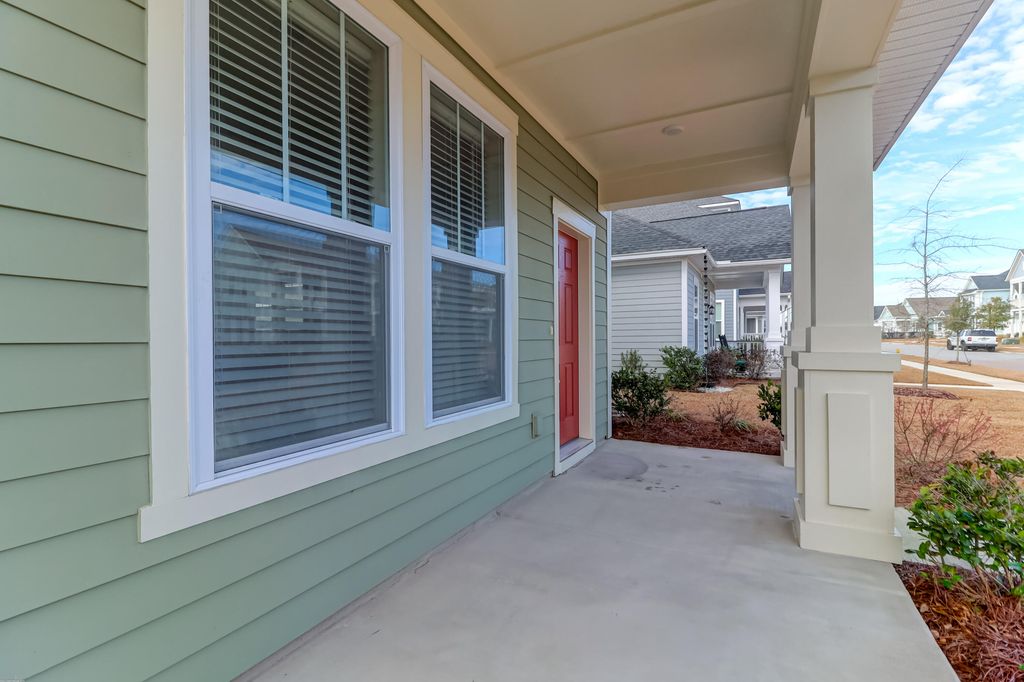 Image 4 of property listing at 162 Callibluff Drive, Summerville, SC 29486