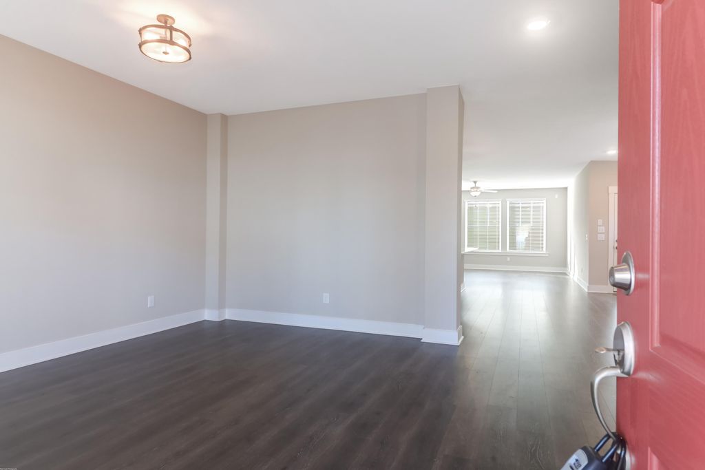 Image 5 of property listing at 162 Callibluff Drive, Summerville, SC 29486