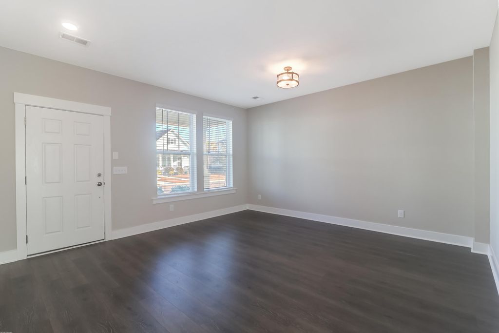 Image 7 of property listing at 162 Callibluff Drive, Summerville, SC 29486