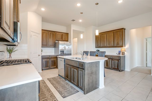 907 Beverly Drive, Cleburne, TX 76033