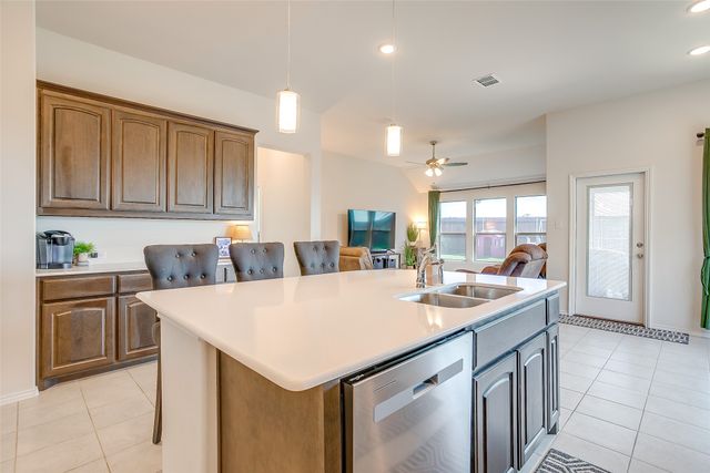 907 Beverly Drive, Cleburne, TX 76033