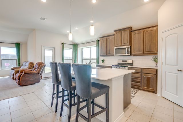 907 Beverly Drive, Cleburne, TX 76033
