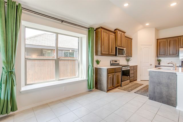 907 Beverly Drive, Cleburne, TX 76033
