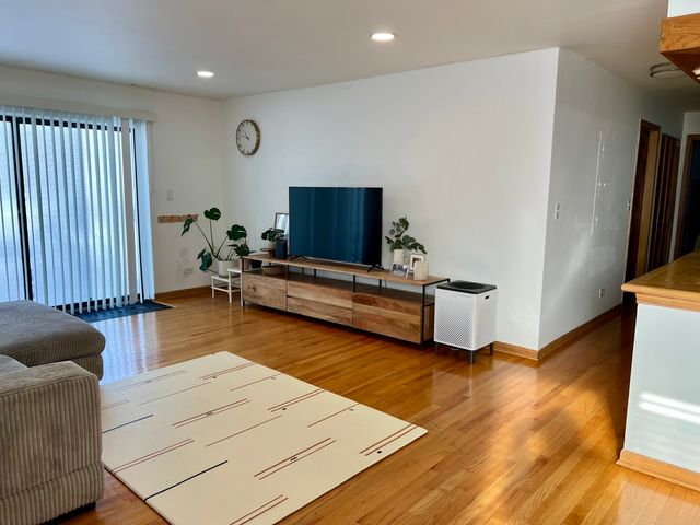 1108 Castilian Court 126, Glenview, IL 60025