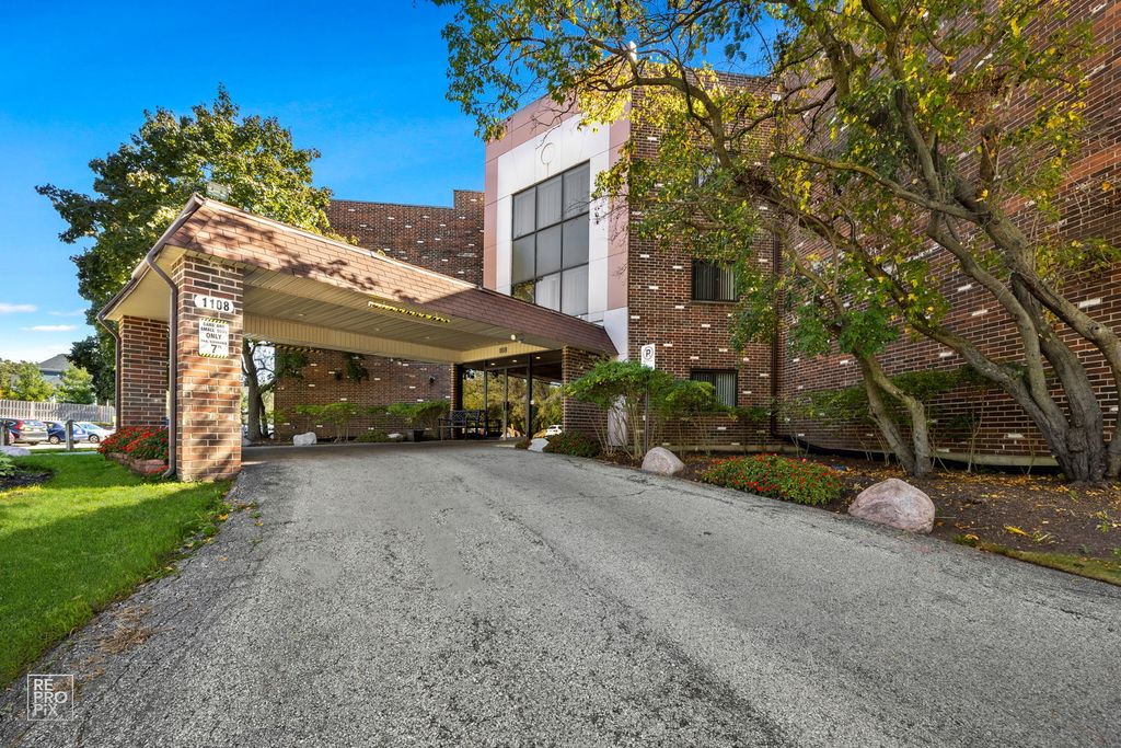 1108 Castilian Court 126, Glenview, IL 60025