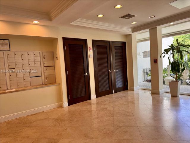 2640 NE 135th St 406, North Miami, FL 33181