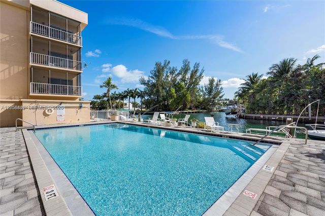 2640 NE 135th St 406, North Miami, FL 33181