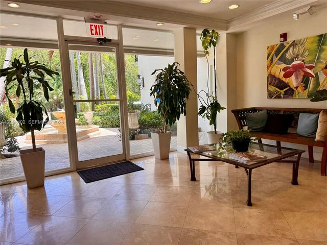 2640 NE 135th St 406, North Miami, FL 33181
