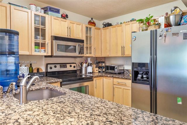 2640 NE 135th St 406, North Miami, FL 33181