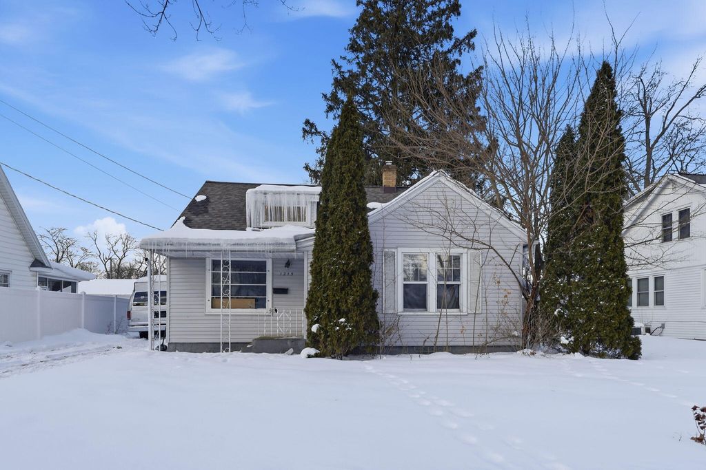 1215 Reycraft Drive, Kalamazoo, MI 49001