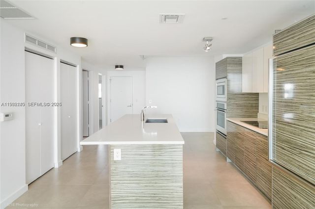 460 NE 28th St 806, Miami, FL 33137