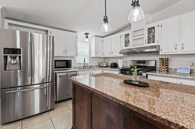 719 Vista Del Pueblo Street SW, Albuquerque, NM 87121