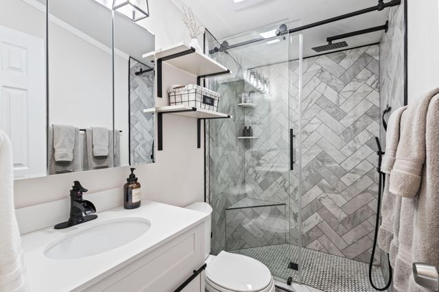 719 Vista Del Pueblo Street SW, Albuquerque, NM 87121