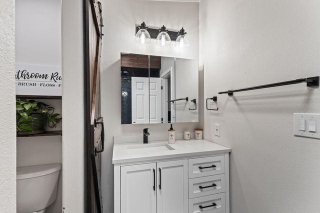 719 Vista Del Pueblo Street SW, Albuquerque, NM 87121