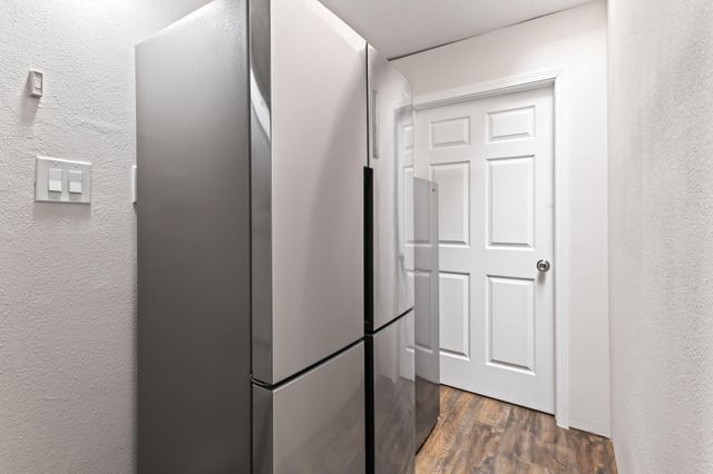 719 Vista Del Pueblo Street SW, Albuquerque, NM 87121