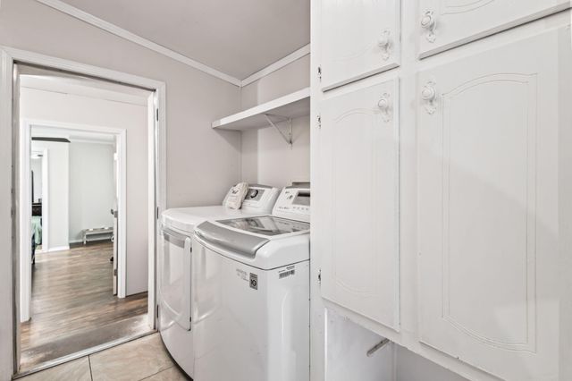 719 Vista Del Pueblo Street SW, Albuquerque, NM 87121