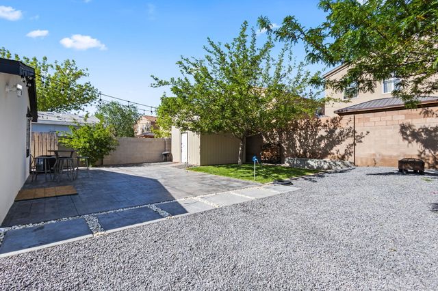 719 Vista Del Pueblo Street SW, Albuquerque, NM 87121