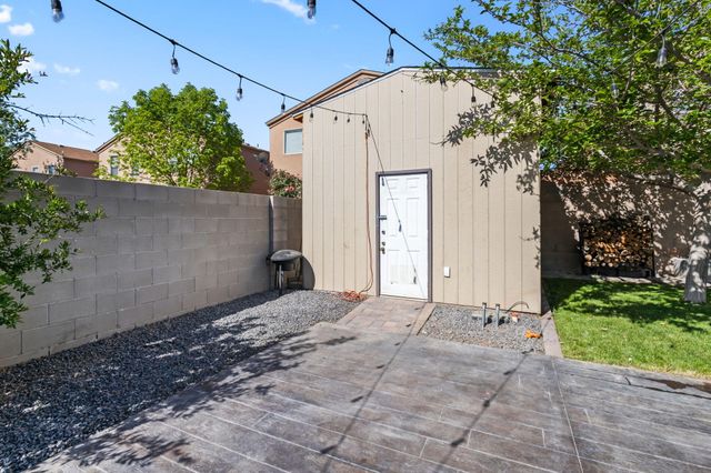 719 Vista Del Pueblo Street SW, Albuquerque, NM 87121