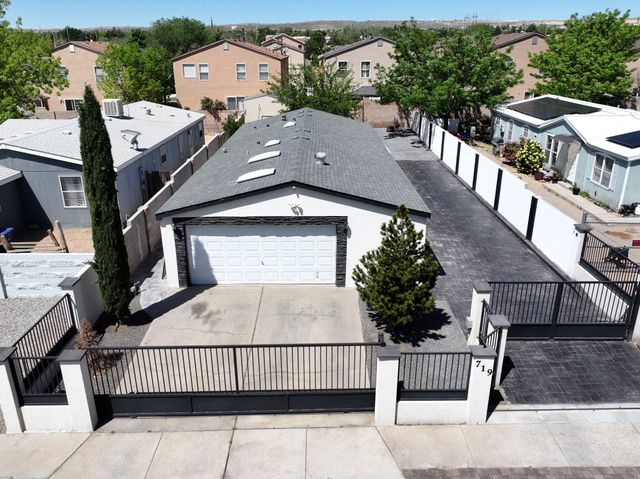 719 Vista Del Pueblo Street SW, Albuquerque, NM 87121