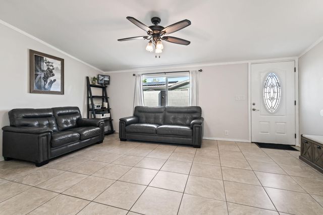719 Vista Del Pueblo Street SW, Albuquerque, NM 87121