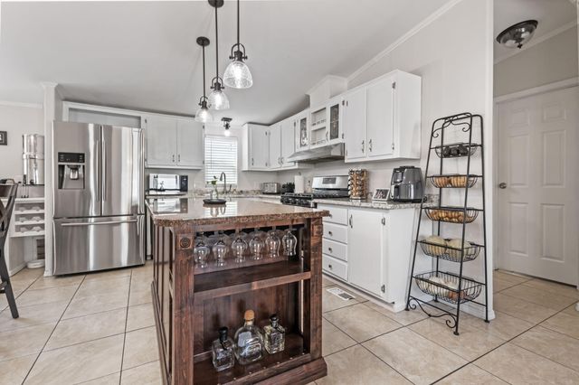 719 Vista Del Pueblo Street SW, Albuquerque, NM 87121