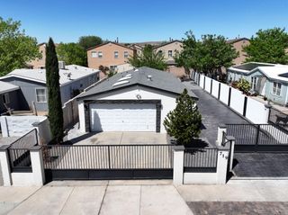 719 Vista Del Pueblo Street SW, Albuquerque, NM 87121