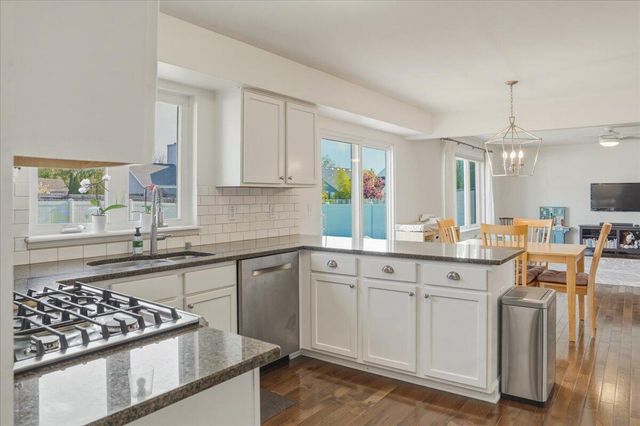 5800 Eagle Point DRIVE, Racine, WI 53406